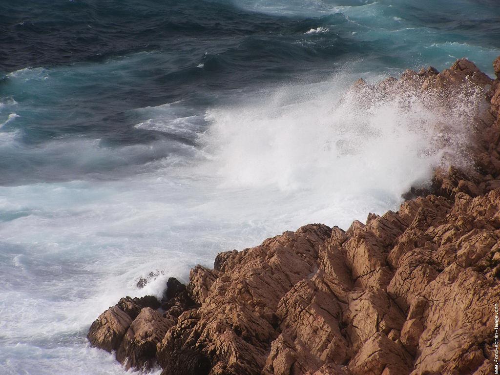 mer-vague-explose